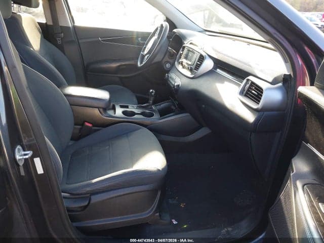 2017 KIA SORENTO 2.4L LX 5