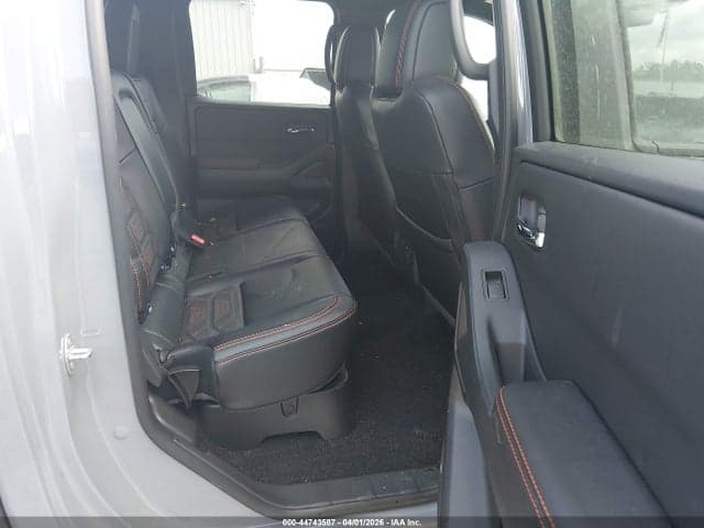 2025 NISSAN FRONTIER PRO-4X 4X4 8