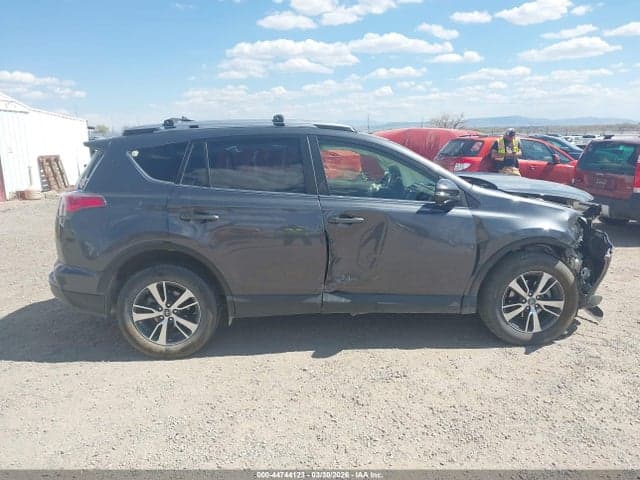 2018 TOYOTA RAV4 XLE 13