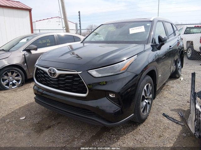 2023 TOYOTA HIGHLANDER XLE 2