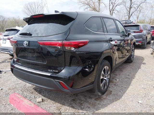 2023 TOYOTA HIGHLANDER XLE 4