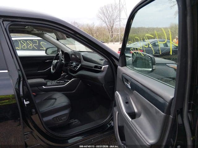2023 TOYOTA HIGHLANDER XLE 5