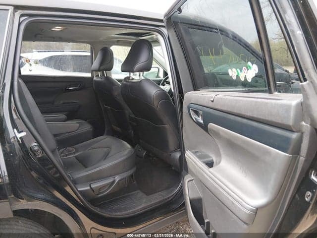 2023 TOYOTA HIGHLANDER XLE 8