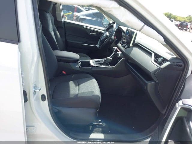 2025 TOYOTA RAV4 XLE 5