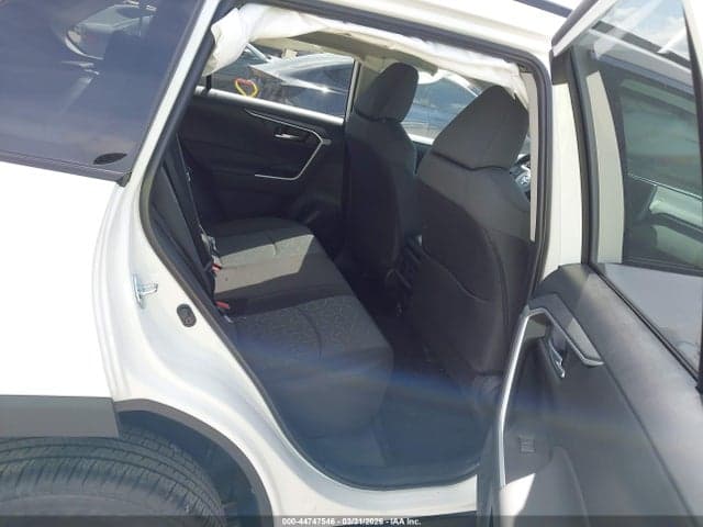 2025 TOYOTA RAV4 XLE 8