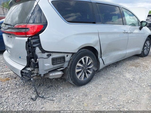 2024 CHRYSLER PACIFICA HYBRID SELECT 18