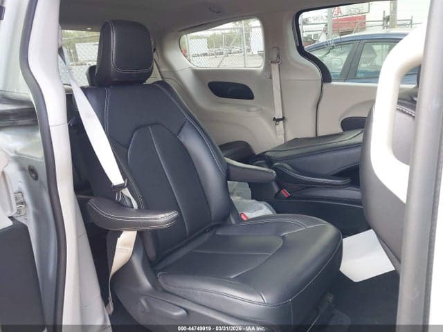 2024 CHRYSLER PACIFICA HYBRID SELECT 8