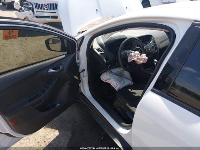 2016 FORD FOCUS SE 12