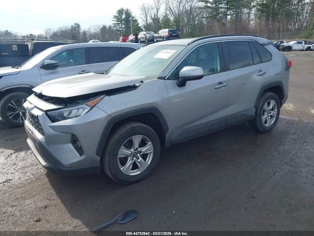 2020 TOYOTA RAV4 XLE 2