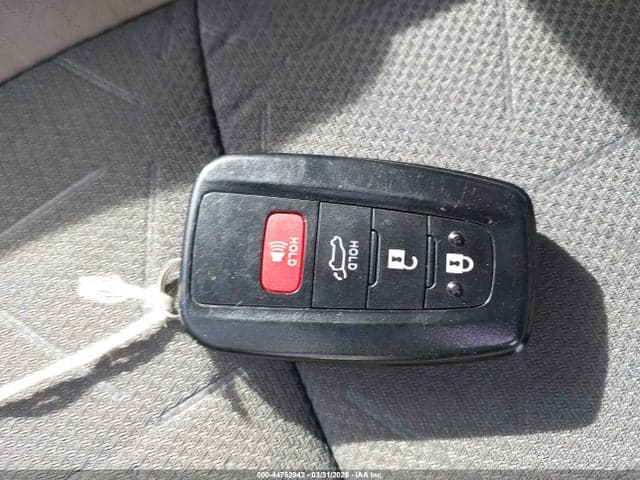 2020 TOYOTA RAV4 XLE 11