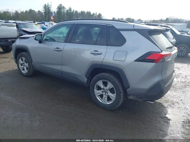 2020 TOYOTA RAV4 XLE 3