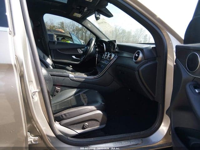 2020 MERCEDES-BENZ GLC 300 4MATIC 5