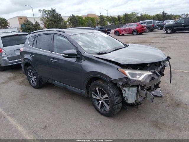 2018 TOYOTA RAV4 XLE 1