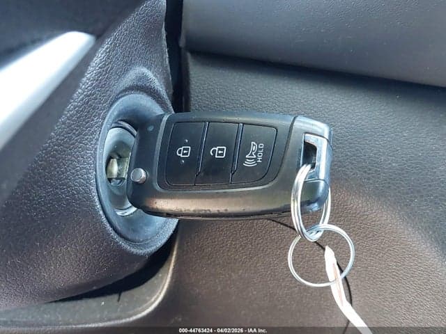 2020 HYUNDAI SANTA FE SE 11