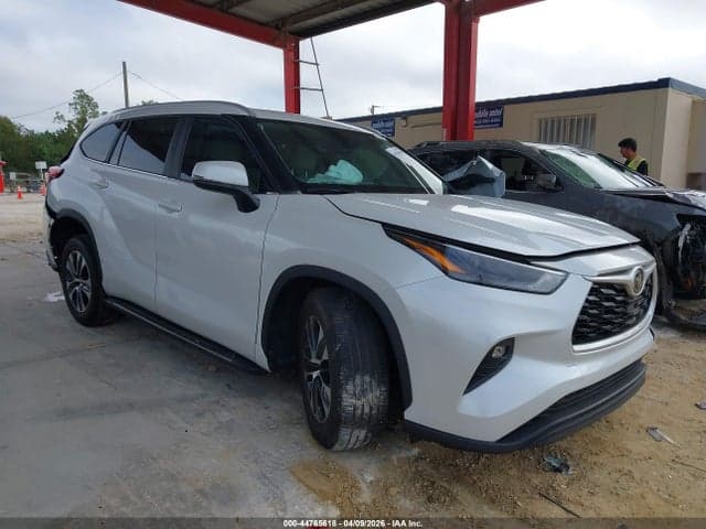 2023 TOYOTA HIGHLANDER XLE 1