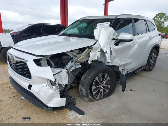 2023 TOYOTA HIGHLANDER XLE 2