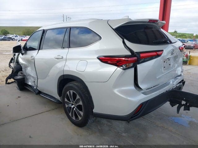 2023 TOYOTA HIGHLANDER XLE 3