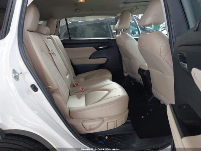2023 TOYOTA HIGHLANDER XLE 8