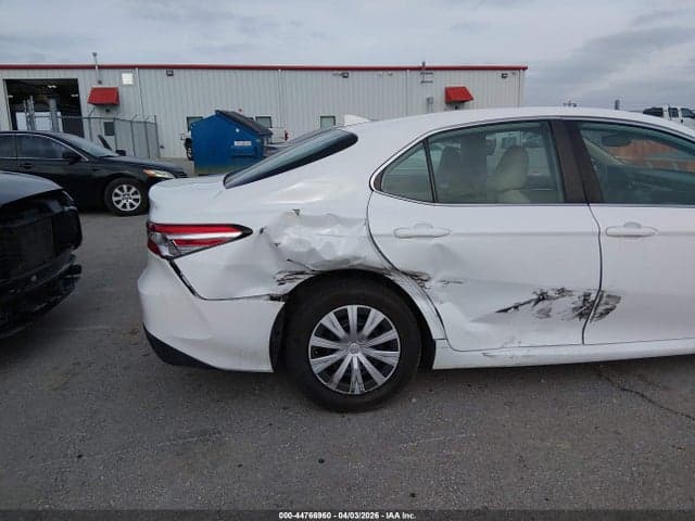 2020 TOYOTA CAMRY LE HYBRID 6