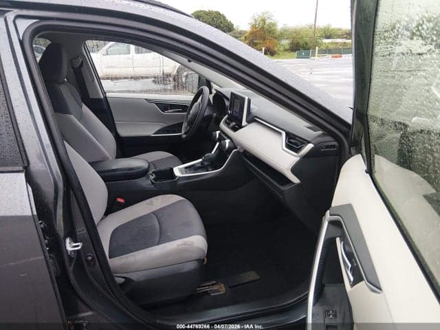 2025 TOYOTA RAV4 XLE 5
