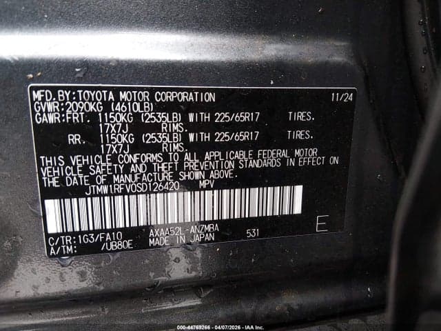 2025 TOYOTA RAV4 XLE 9