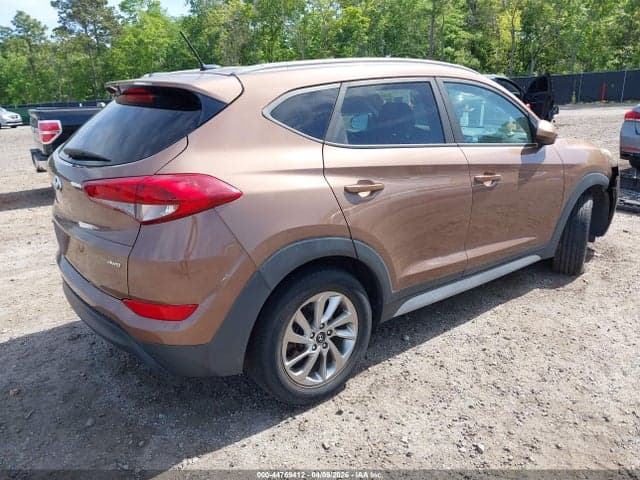 2017 HYUNDAI TUCSON SE 4