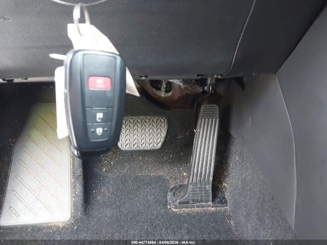 2024 TOYOTA RAV4 XLE 11