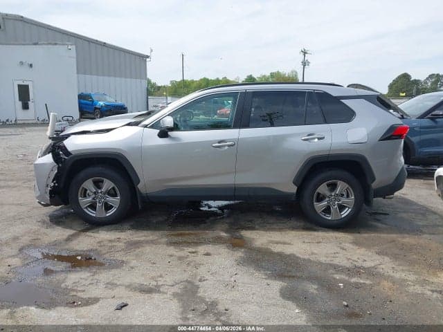 2024 TOYOTA RAV4 XLE 14
