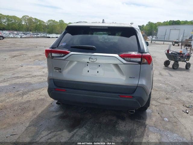2024 TOYOTA RAV4 XLE 16