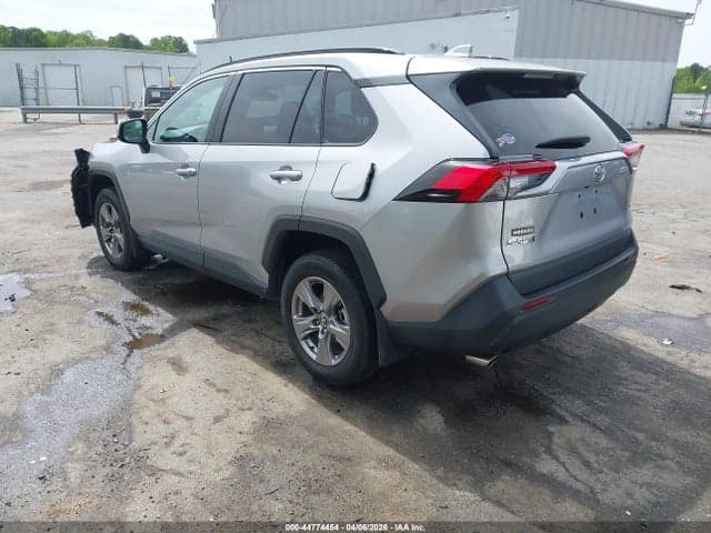 2024 TOYOTA RAV4 XLE 3
