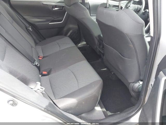 2024 TOYOTA RAV4 XLE 8