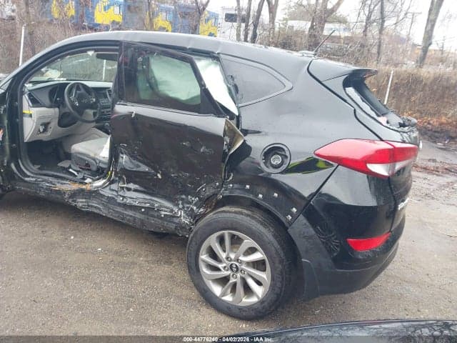 2017 HYUNDAI TUCSON SE 3