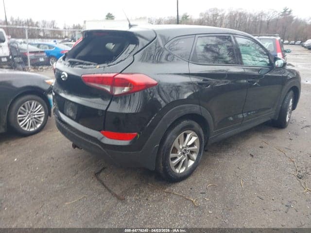 2017 HYUNDAI TUCSON SE 4