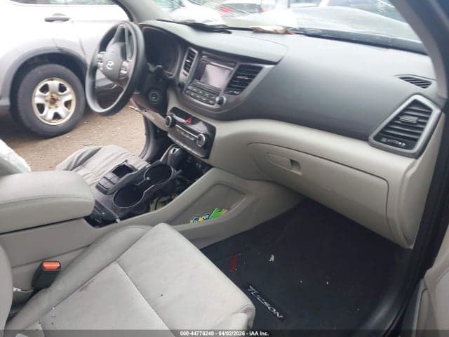 2017 HYUNDAI TUCSON SE 5