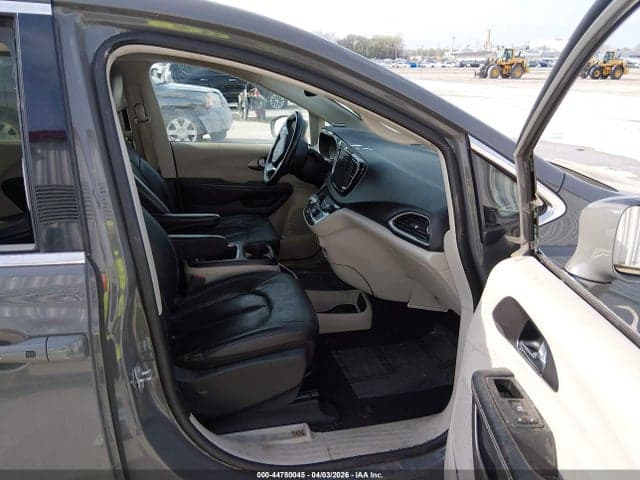 2022 CHRYSLER PACIFICA TOURING L 5