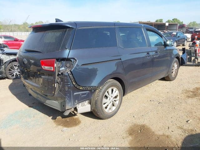 2017 KIA SEDONA LX 4