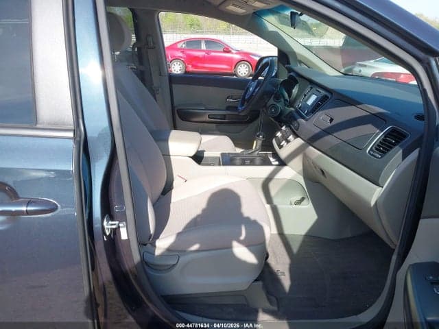 2017 KIA SEDONA LX 5