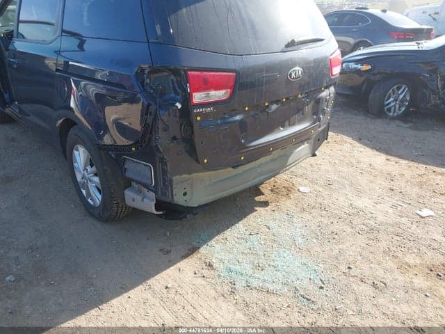 2017 KIA SEDONA LX 6