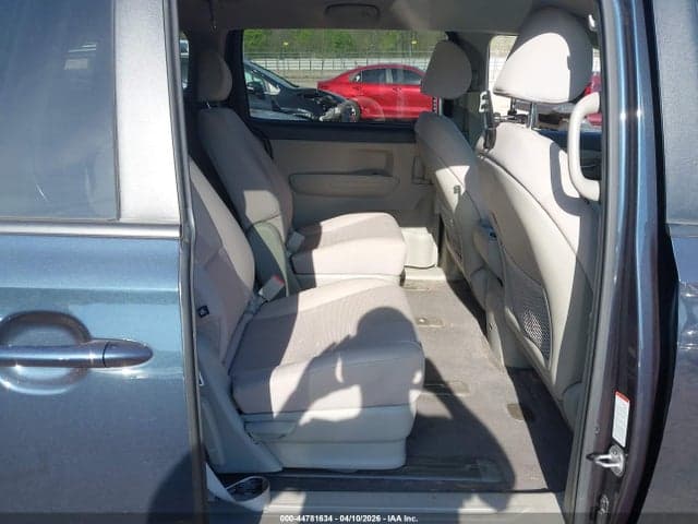 2017 KIA SEDONA LX 8