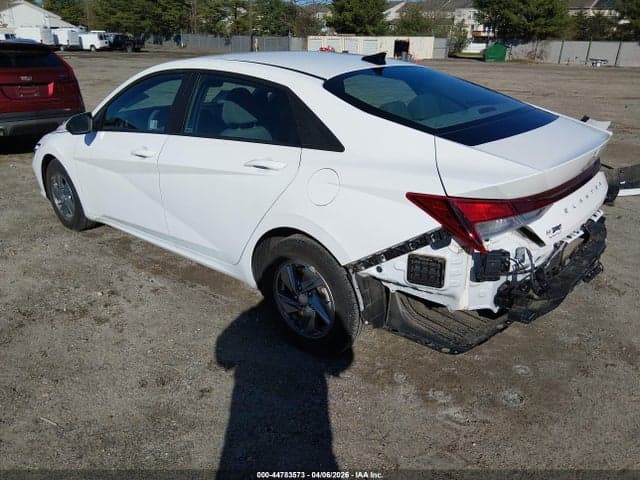 2024 HYUNDAI ELANTRA SE 3