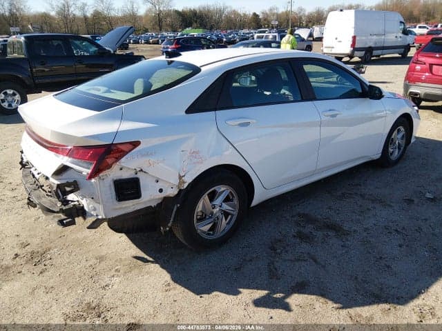 2024 HYUNDAI ELANTRA SE 4
