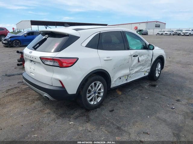 2021 FORD ESCAPE SE 4