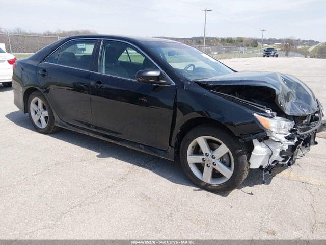 2013 TOYOTA CAMRY SE