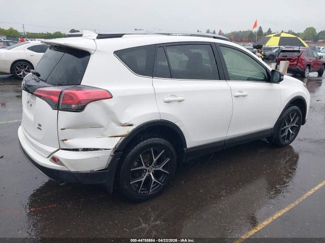 2018 TOYOTA RAV4 SE 4