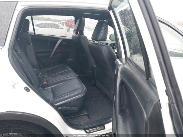 2018 TOYOTA RAV4 SE 8