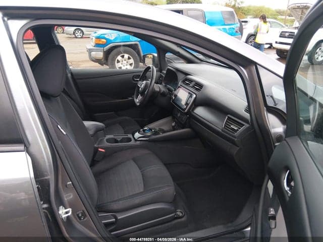 2021 NISSAN LEAF SV 40 KWH 5