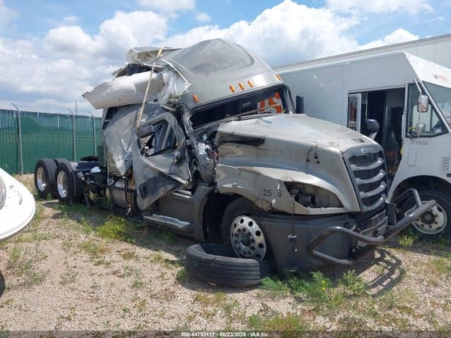 2025 FREIGHTLINER NEW CASCADIA 126 - 1
