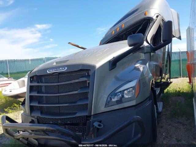 2025 FREIGHTLINER NEW CASCADIA 126 2