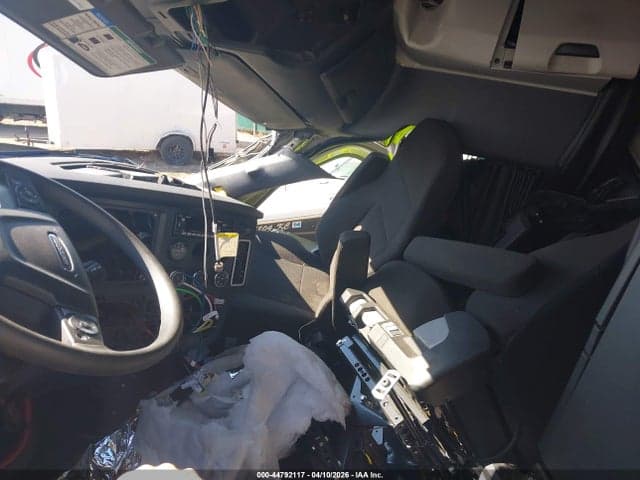 2025 FREIGHTLINER NEW CASCADIA 126 5
