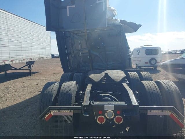 2025 FREIGHTLINER NEW CASCADIA 126 8